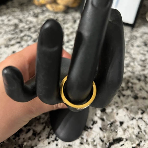 Woman’s rings - Picture 2 of 10